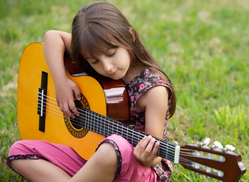 Обучение игре на гитаре для детей